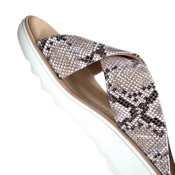 Like New Clarks Sandals - Picture 4 of 7